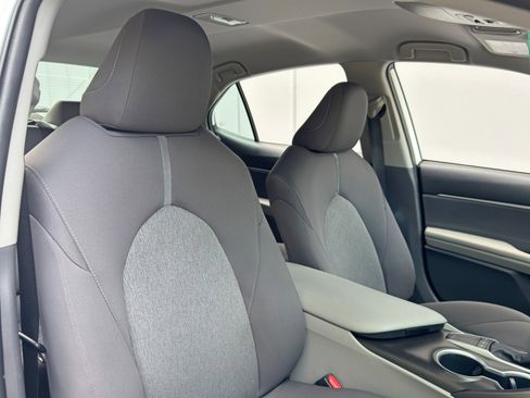 Used 2022 Toyota Camry LE FWD image 31