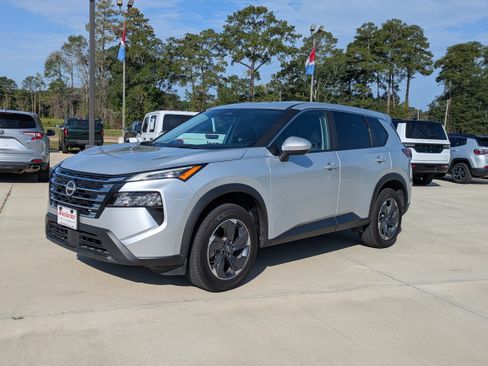 Used 2025 Nissan Rogue SV FWD image 1