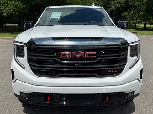 Used 2024 GMC Sierra 1500 AT4 w/ Technology Package image 5