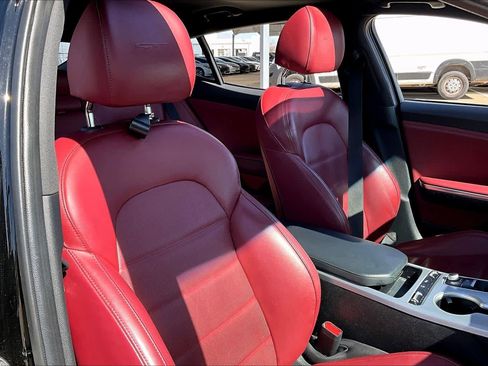 Used 2018 Kia Stinger GT2 image 9