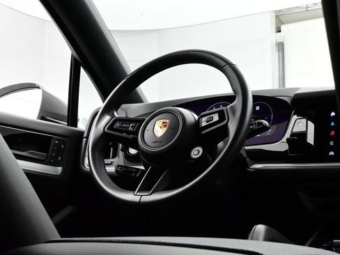 Certified 2025 Porsche Cayenne S AWD/4WD image 21