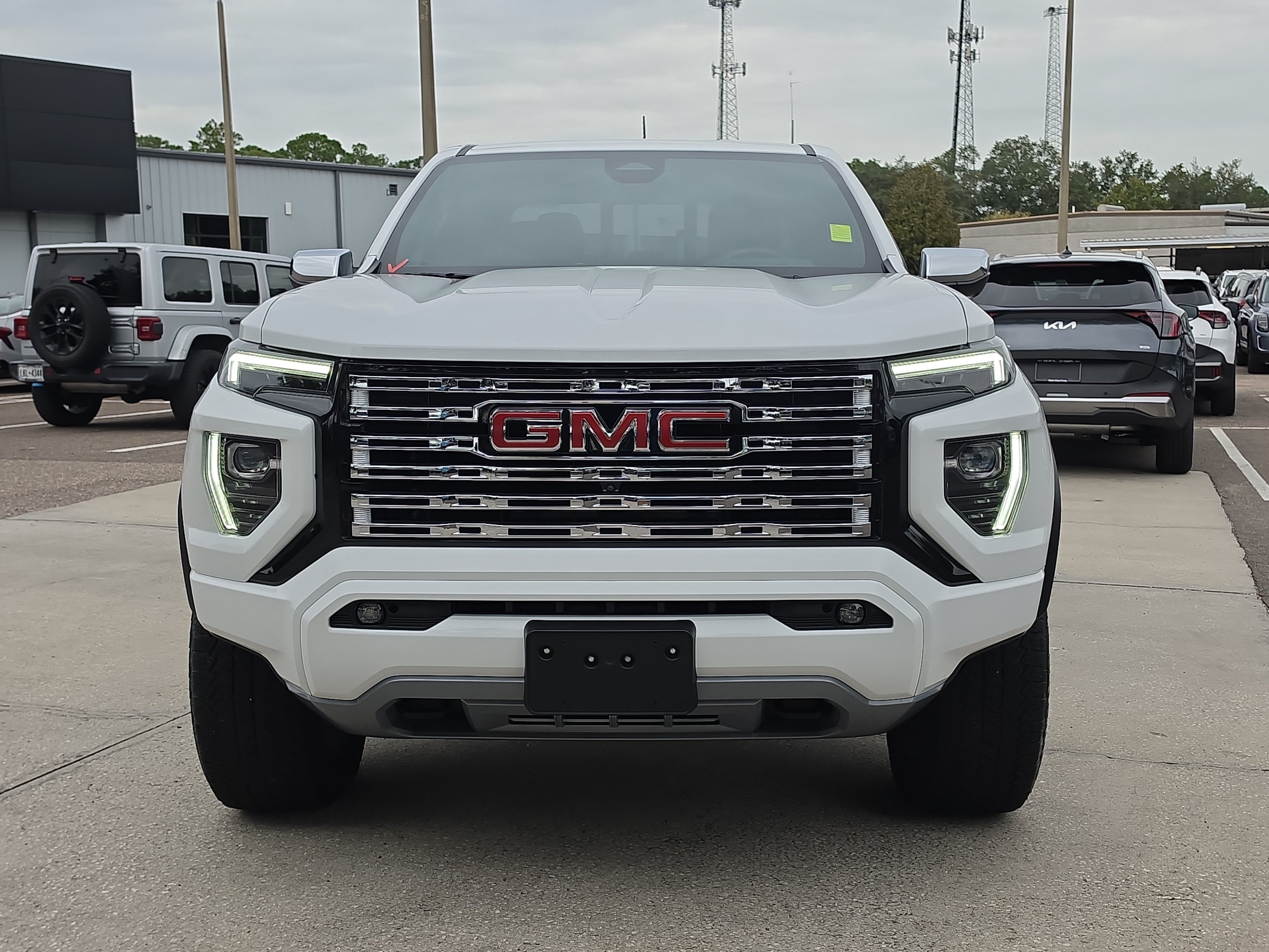 Used 2024 GMC Canyon Denali AWD/4WD image 3