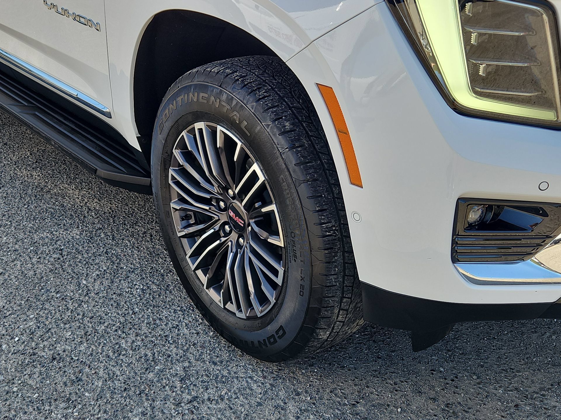 Used 2025 GMC Yukon Elevation AWD/4WD image 18
