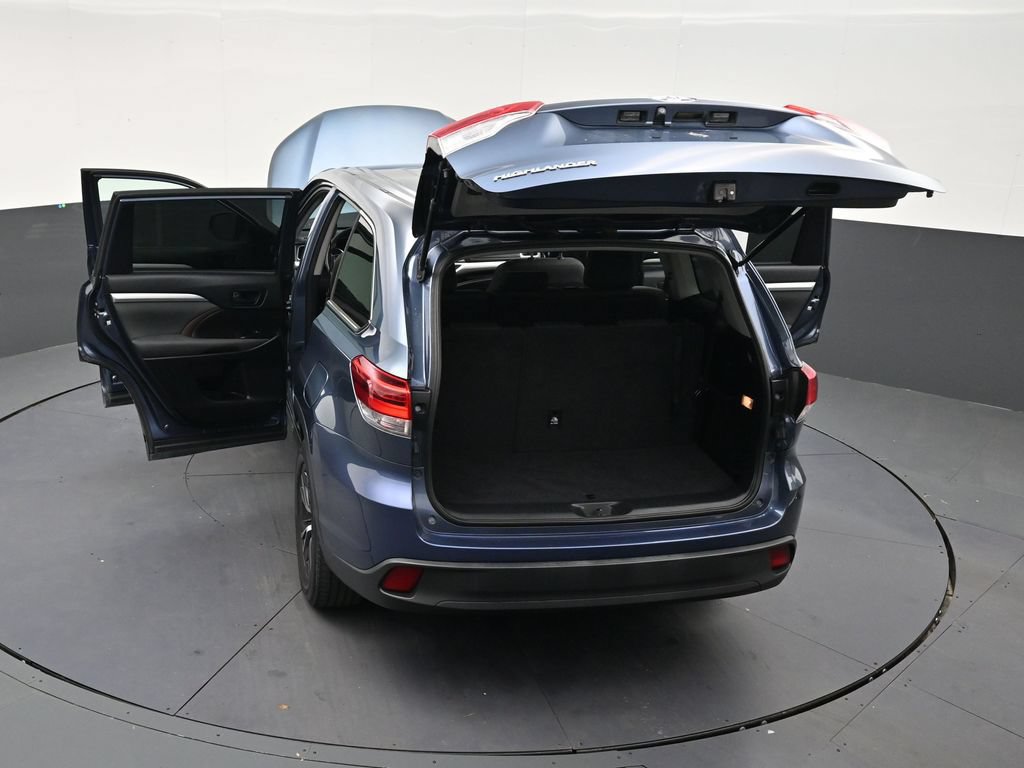 Used 2018 Toyota Highlander LE FWD image 32