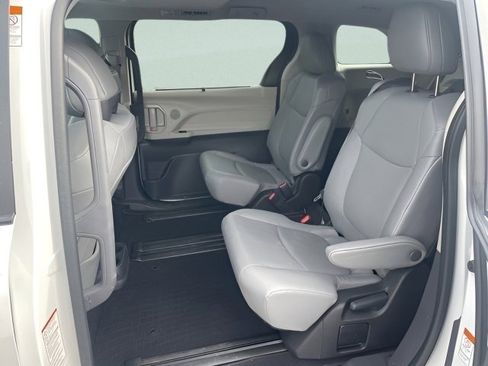 Used 2023 Toyota Sienna XLE image 18