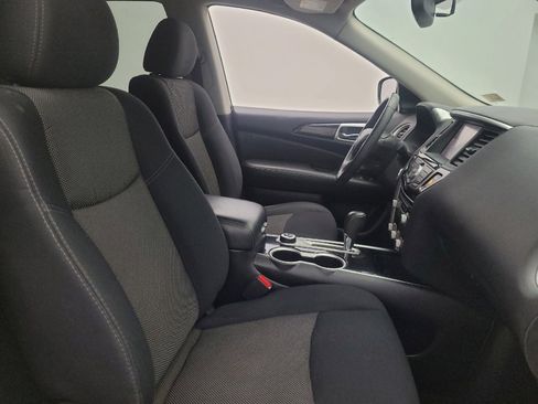 Used 2019 Nissan Pathfinder SV image 21