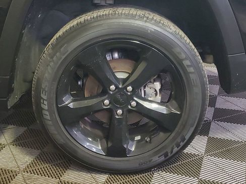 Used 2024 Jeep Grand Cherokee Altitude image 5