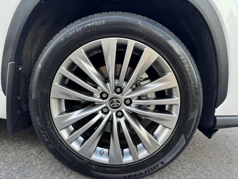 Used 2023 Toyota Highlander Platinum AWD/4WD image 17