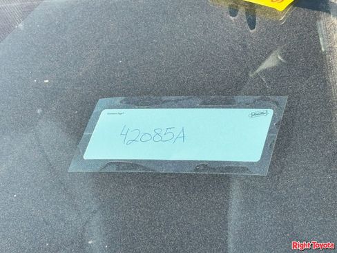 Used 2023 Toyota Corolla Cross XLE w/ Convenience Package image 13