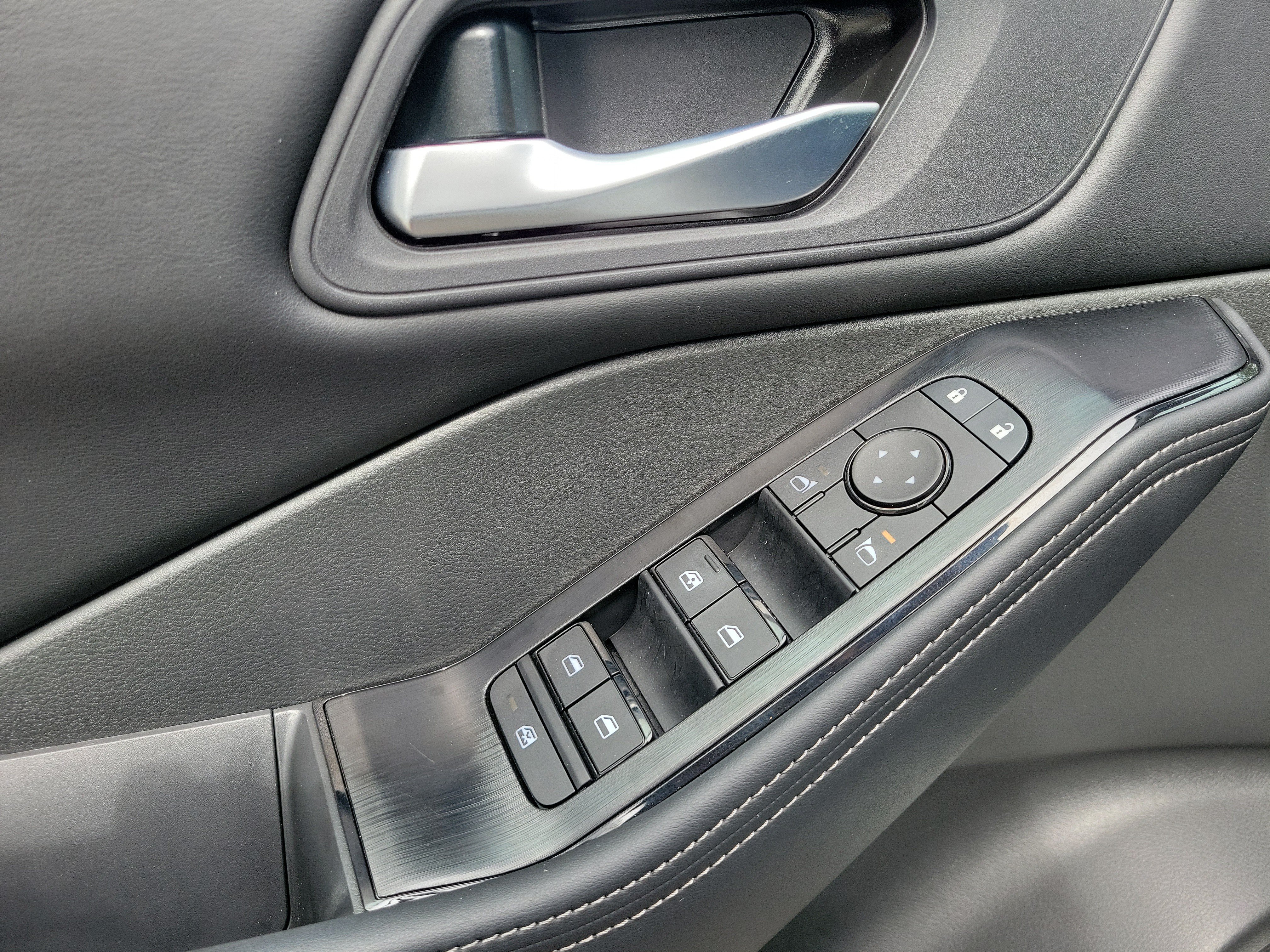 Certified 2025 Nissan Rogue SV AWD/4WD image 16