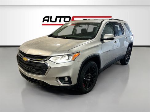 Used 2021 Chevrolet Traverse LT image 3