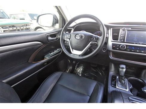 Used 2018 Toyota Highlander Limited Platinum image 7