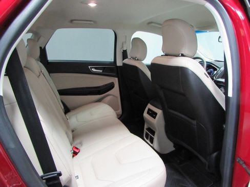 Used 2018 Ford Edge Titanium w/ Technology Package FWD image 19
