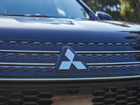 Used 2025 Mitsubishi Outlander ES AWD/4WD image 11