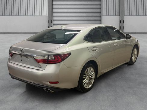 Used 2016 Lexus ES 350 w/ Premium Package w/Wood Trim FWD image 35