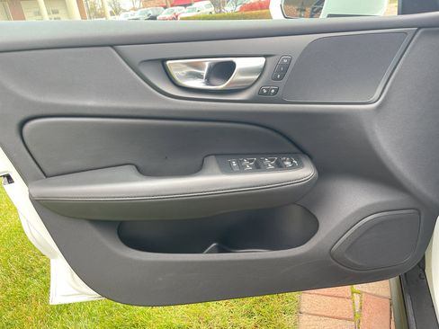 Used 2025 Volvo V60 B5 Cross Country Plus image 21