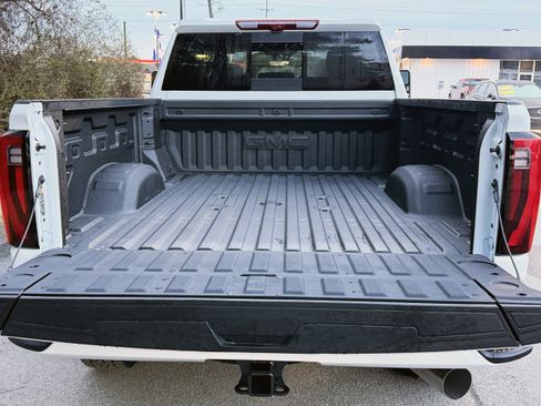 New 2026 GMC Sierra 2500 Denali w/ Denali Reserve Package AWD/4WD image 4