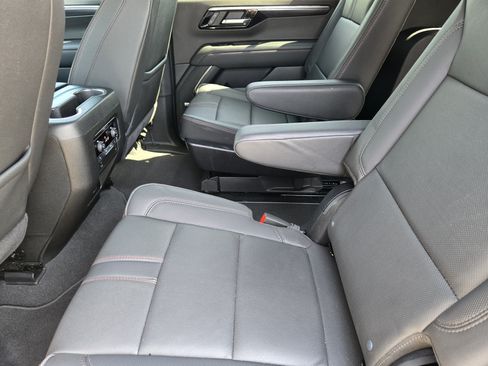 Used 2025 Chevrolet Suburban RST w/ Comfort Package RWD image 29