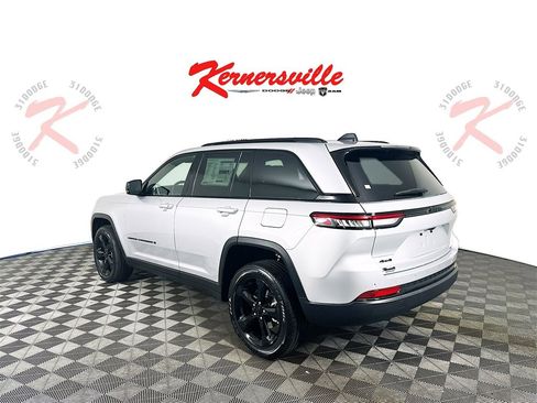 New 2025 Jeep Grand Cherokee Altitude image 5