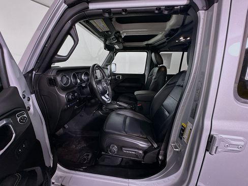 Used 2023 Jeep Wrangler Unlimited Sahara w/ Cold Weather Group AWD/4WD image 13