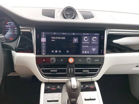 Certified 2026 Porsche Macan AWD/4WD image 22