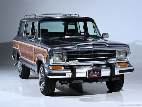 Used 1991 Jeep Grand Wagoneer image 2