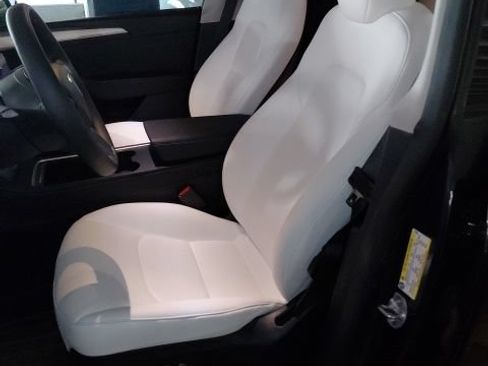 Used 2024 Tesla Model Y Long Range AWD/4WD image 5