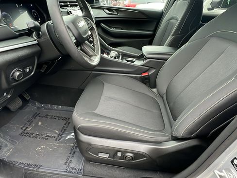 Used 2024 Jeep Grand Cherokee Laredo w/ Trailer Tow Package image 16