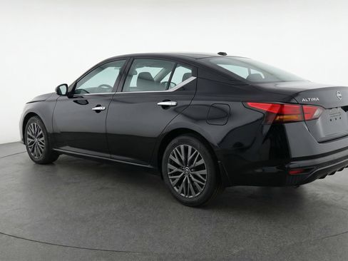 Used 2025 Nissan Altima 2.5 SV image 6