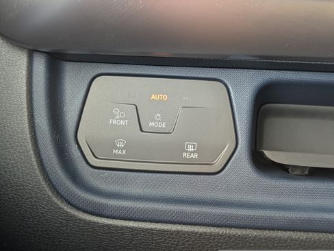 Used 2025 Volkswagen ID. Buzz Pro S Plus w/ Cupholders Package RWD image 24