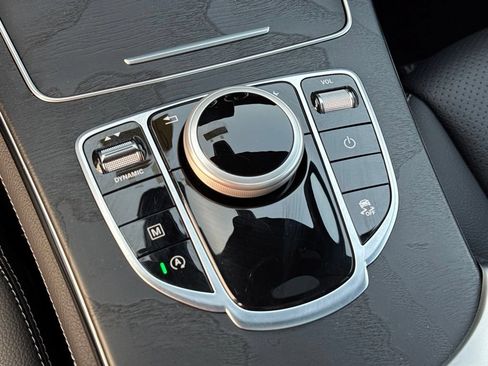 Used 2019 Mercedes-Benz GLC 300 4MATIC w/ Premium Package image 20