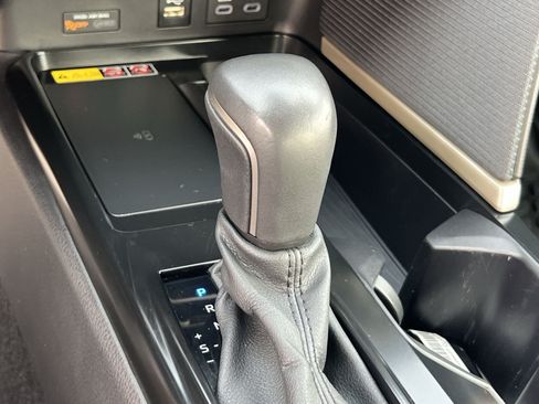 Used 2025 Toyota Camry SE AWD/4WD image 22