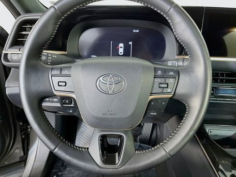 Used 2025 Toyota Crown AWD/4WD image 14