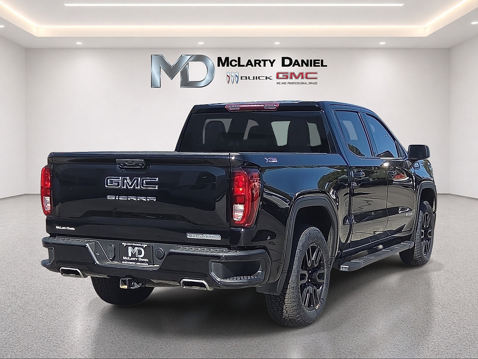 Used 2022 GMC Sierra 1500 Elevation w/ X31 Off-Road Package AWD/4WD image 14