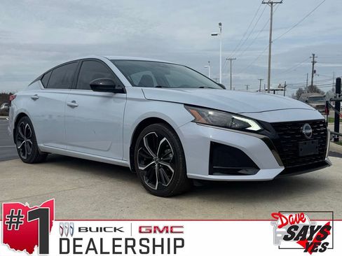 Used 2023 Nissan Altima 2.5 SR image 1