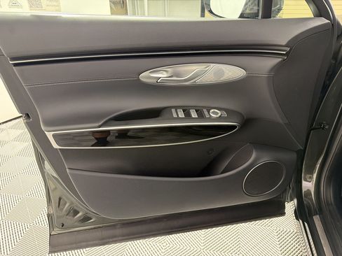 Used 2025 Genesis GV70 2.5T AWD/4WD image 13