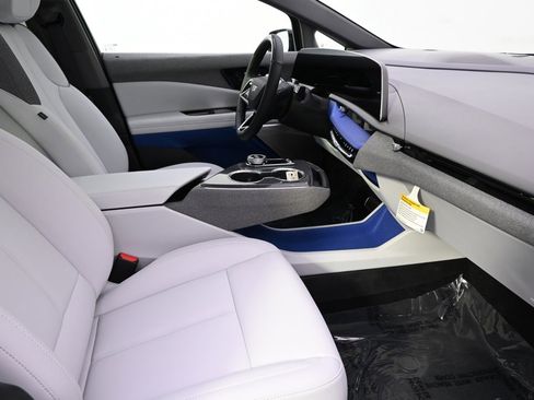 New 2025 Cadillac Optiq Luxury 1 w/ LPO, Floor Liner Package image 16