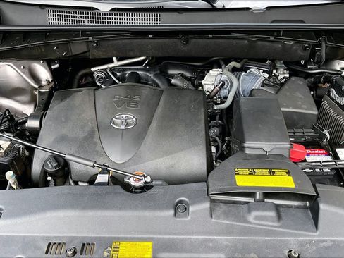 Used 2019 Toyota Highlander XLE FWD image 32