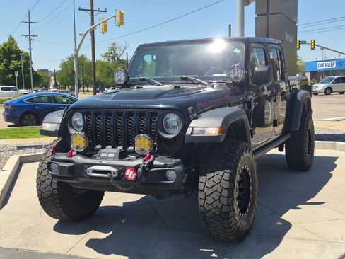 Used 2021 Jeep Gladiator Rubicon w/ Trailer Tow Package AWD/4WD image 9