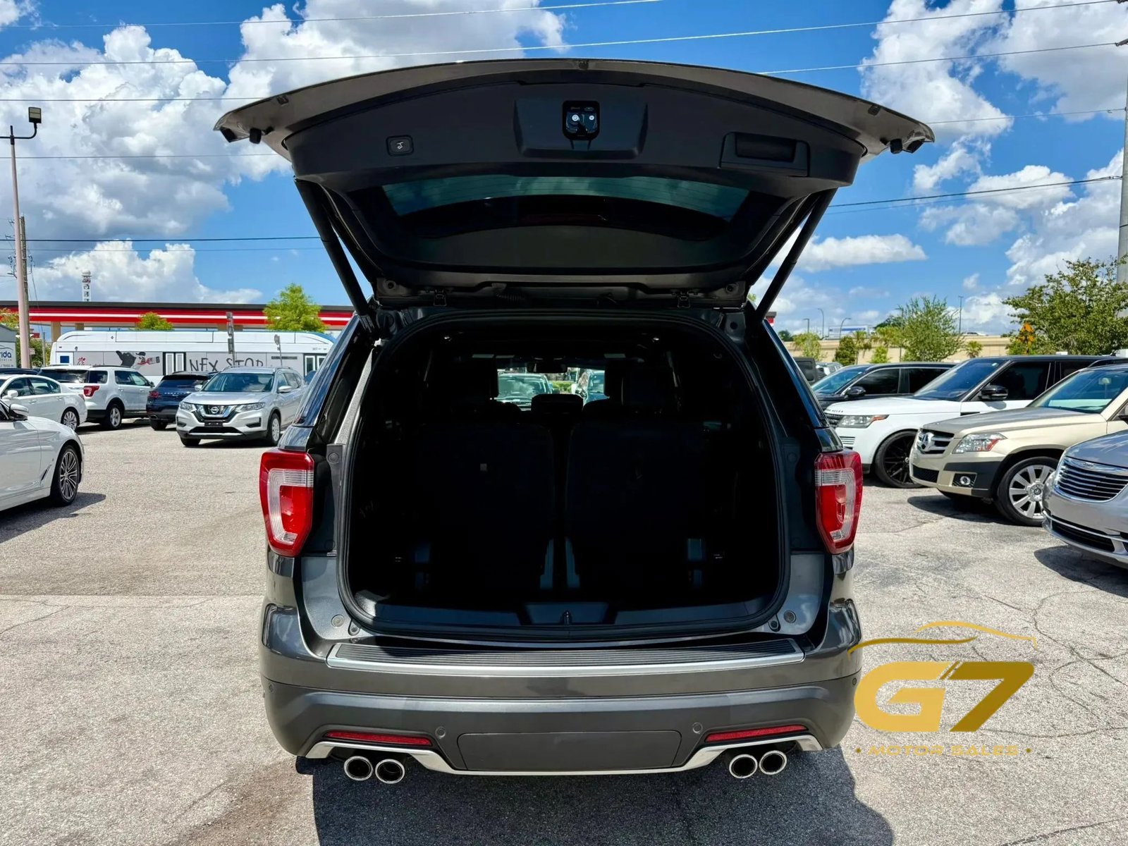 Used 2018 Ford Explorer Platinum AWD/4WD image 17