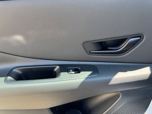 Used 2025 Hyundai Elantra Limited FWD image 17