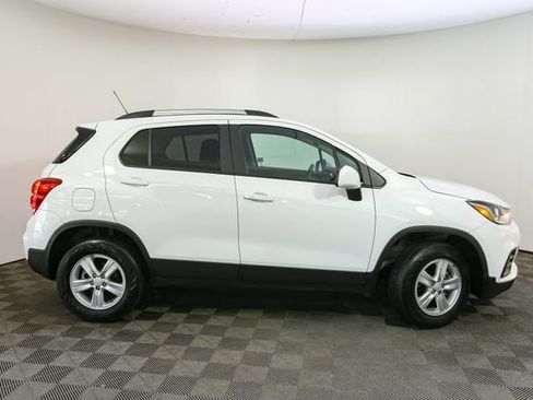 Used 2022 Chevrolet Trax LT w/ LT Convenience Package AWD/4WD image 12