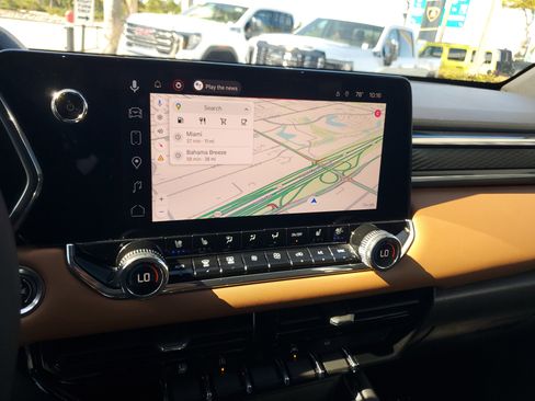 Used 2023 GMC Canyon AT4 w/ AT4 Premium Package image 10