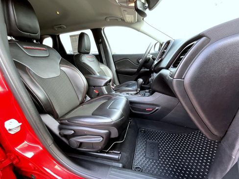 Certified 2019 Jeep Cherokee Trailhawk w/ Comfort/Convenience Group image 15