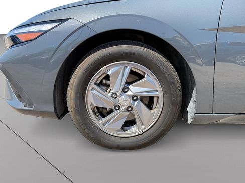 Used 2024 Hyundai Elantra SE image 9