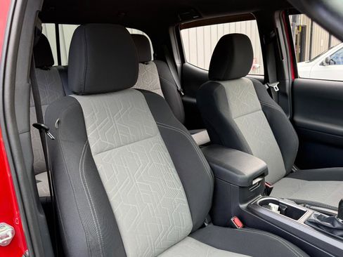 Used 2021 Toyota Tacoma TRD Sport w/ Technology Package AWD/4WD image 12