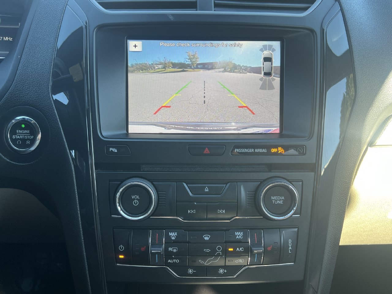 Used 2018 Ford Explorer XLT w/ Equipment Group 202A AWD/4WD image 8