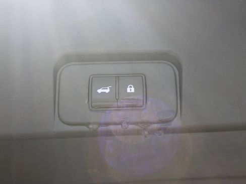 Used 2024 Nissan Rogue SV AWD/4WD image 17