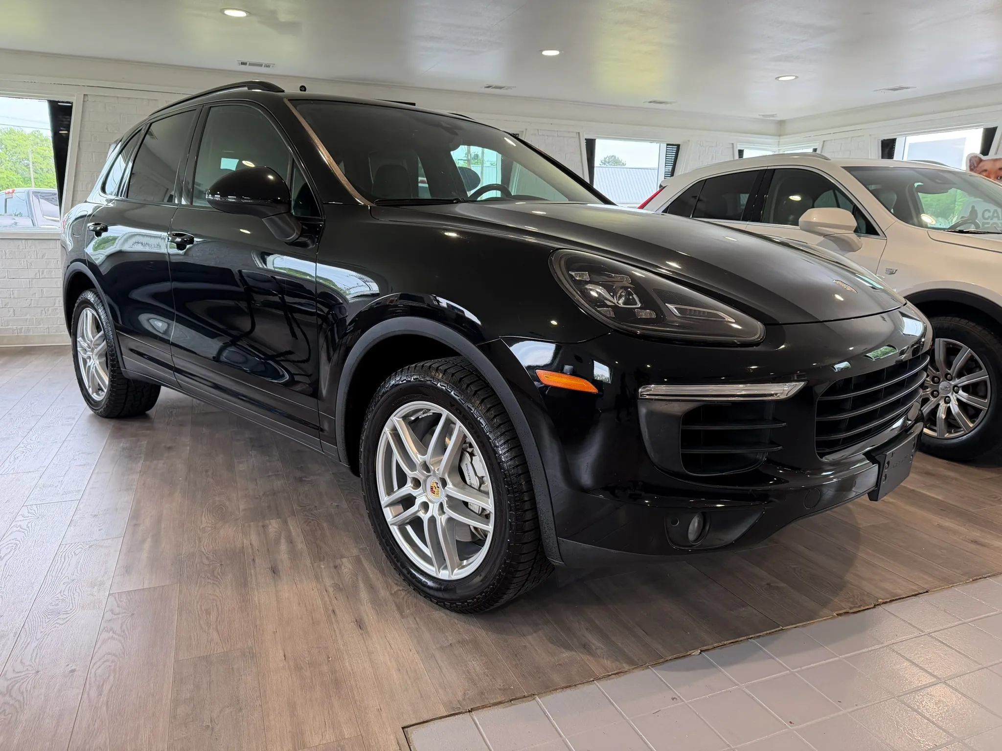 Used 2017 Porsche Cayenne S AWD/4WD image 6