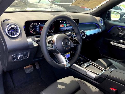 New 2025 Mercedes-Benz GLB 250 image 10